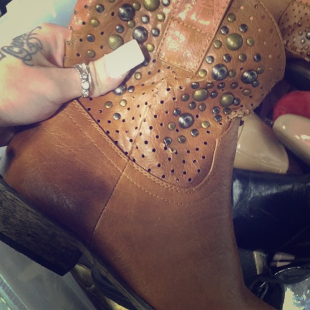 Cute bootie like cow girl boots